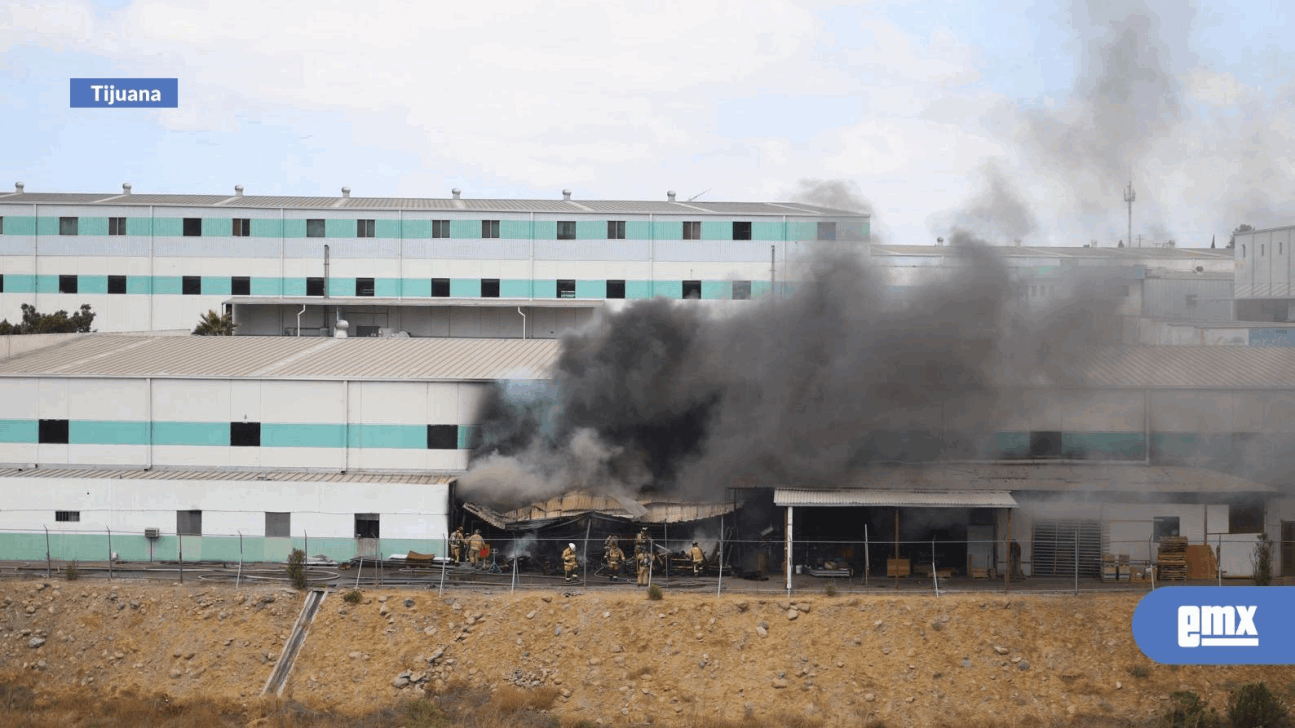 EMX-Incendio-intenta-acabar-con-fábrica-en-Tijuana