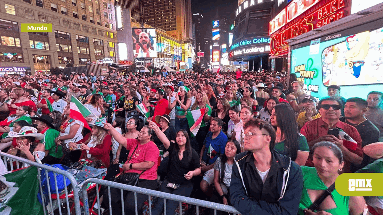 EMX-Mexicanos toman Times Square de Nueva York para celebrar el Grito de Dolores