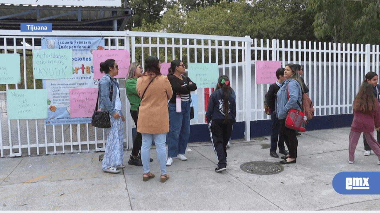 EMX-Toman-madres-y-padres-de-familia-la-primaria-Miguel-Hidalgo