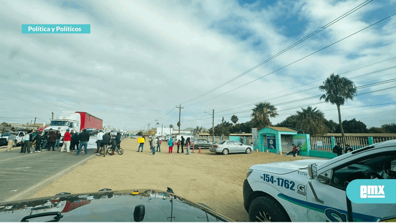 EMX-PADRES DE FAMILIA…siguen las manifestaciones en San Quintín por falta de maestros