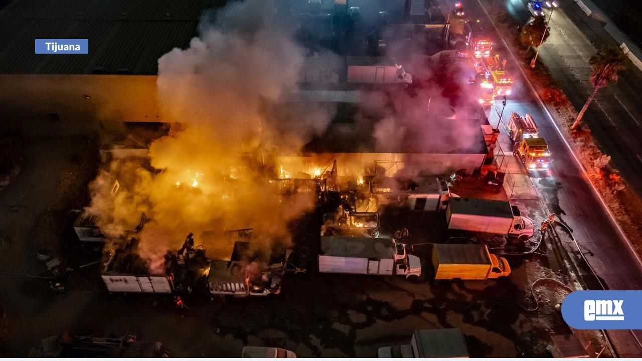 EMX-Se incendian 13 camiones de carga en una yarda